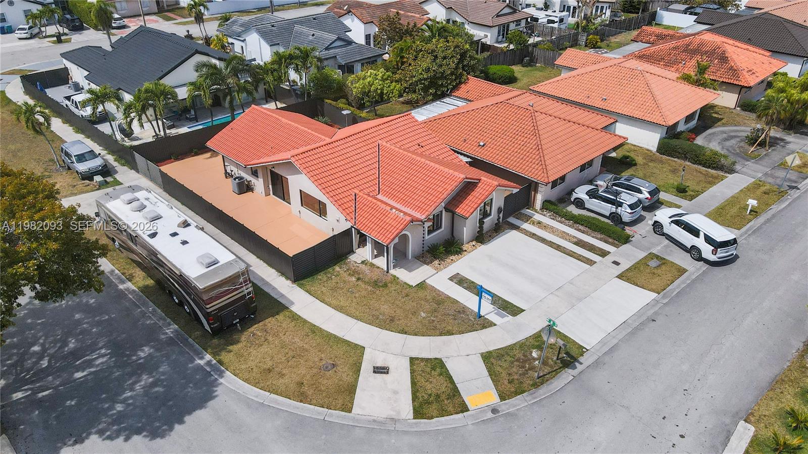 LEOMAR HOMES - Residential