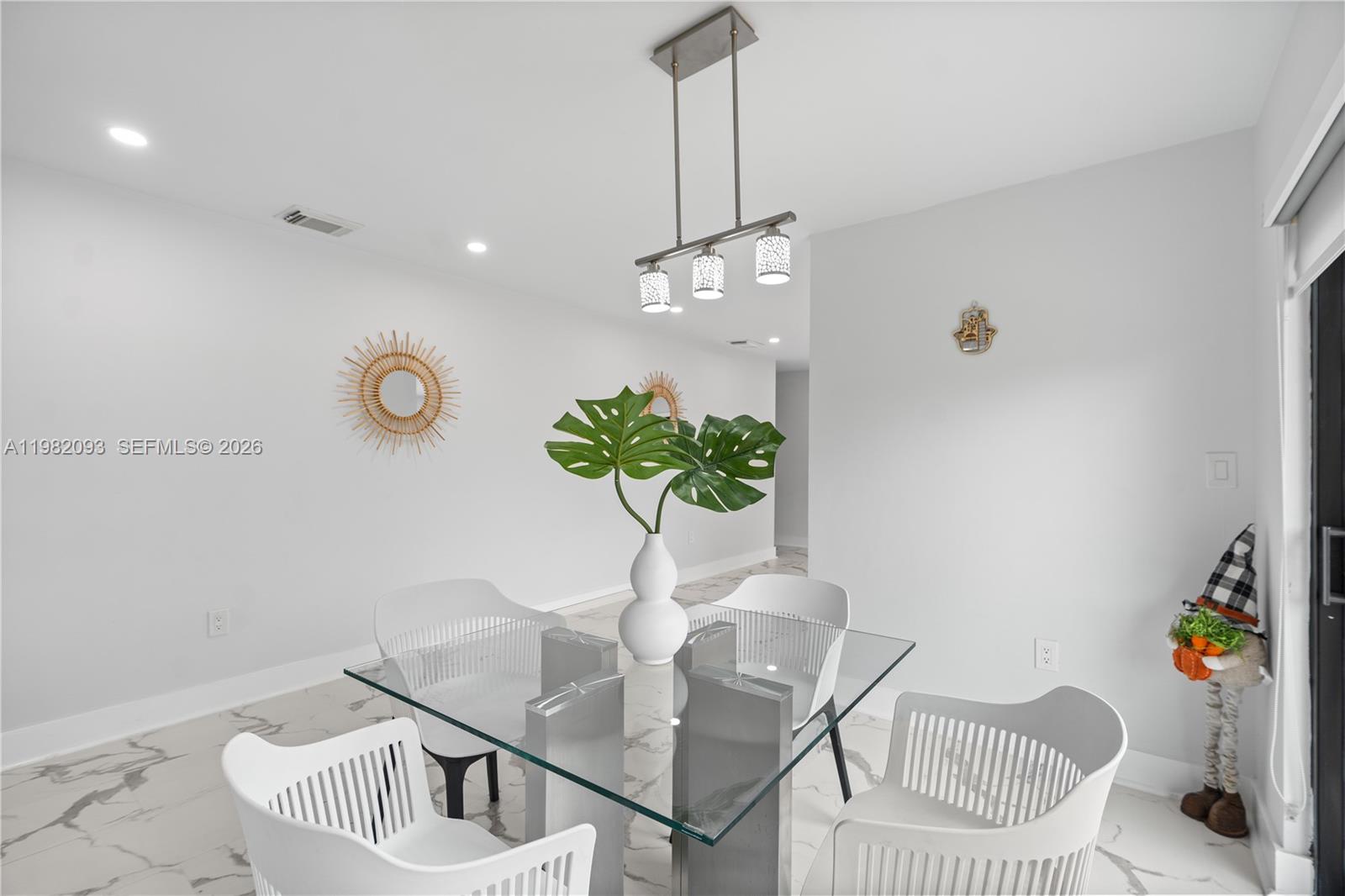 LEOMAR HOMES - Residential