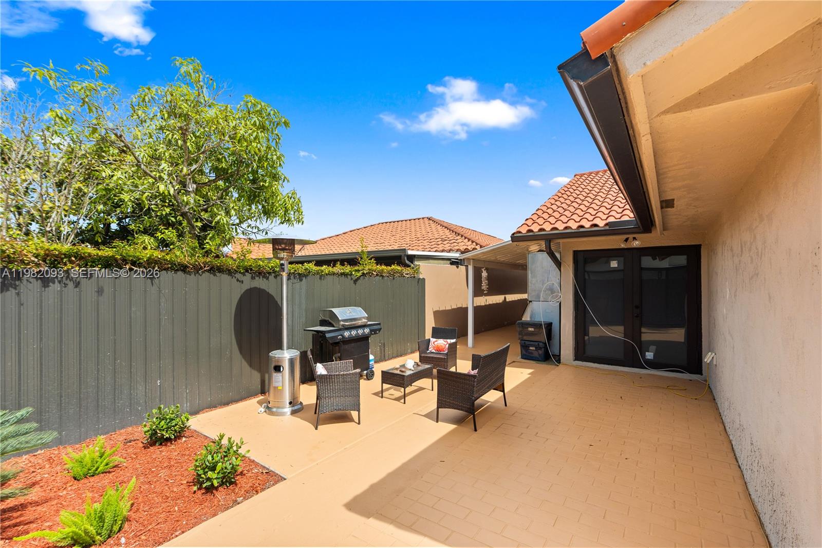 LEOMAR HOMES - Residential