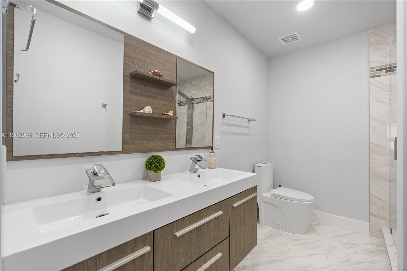 LEOMAR HOMES - Residential