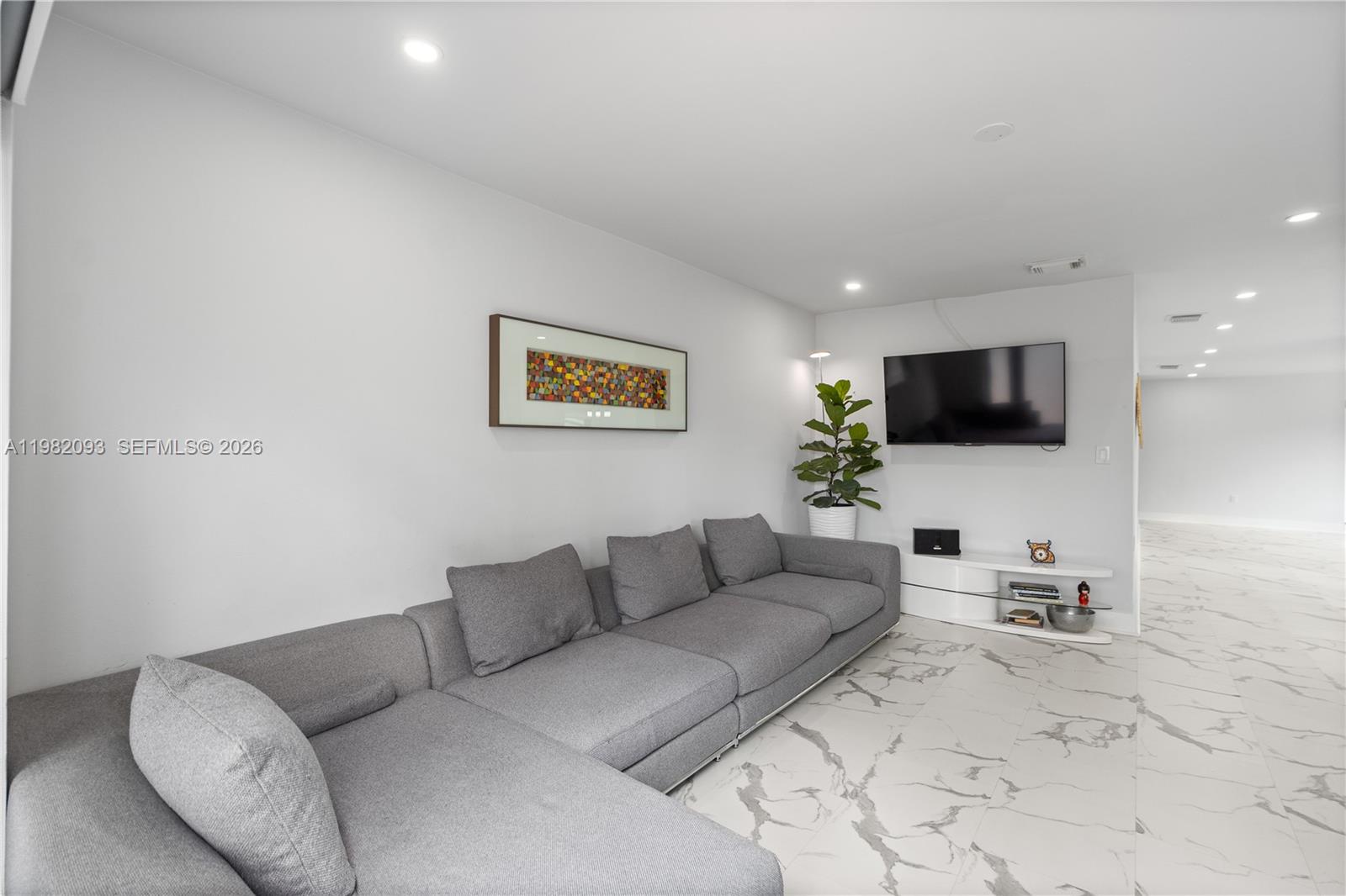 LEOMAR HOMES - Residential