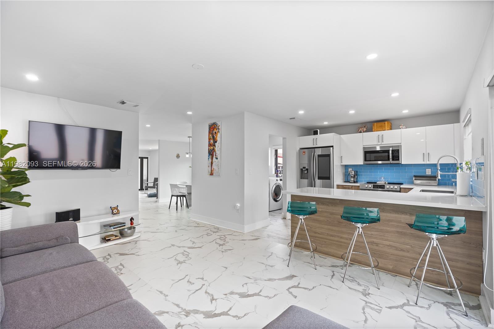 LEOMAR HOMES - Residential