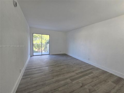 4550 NW 9th St 304E Miami FL 33126