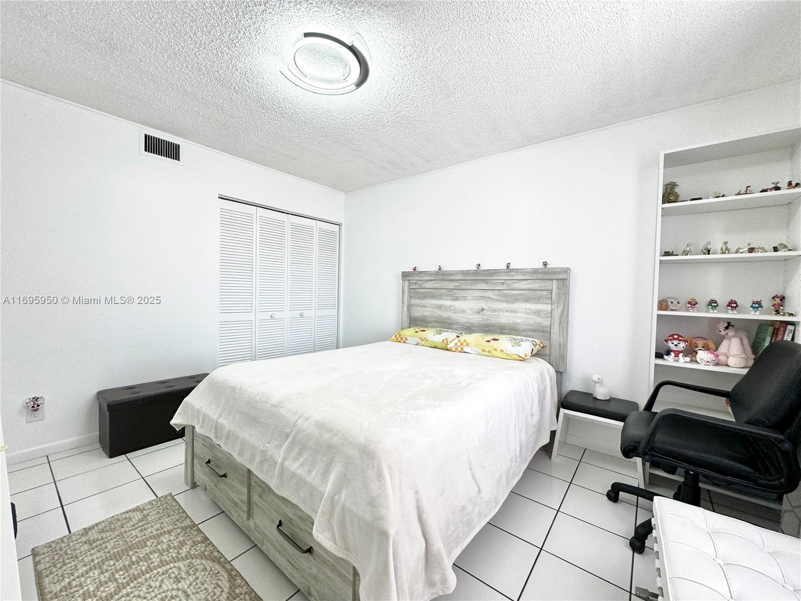 HUNTINGTON POINTE - Residential