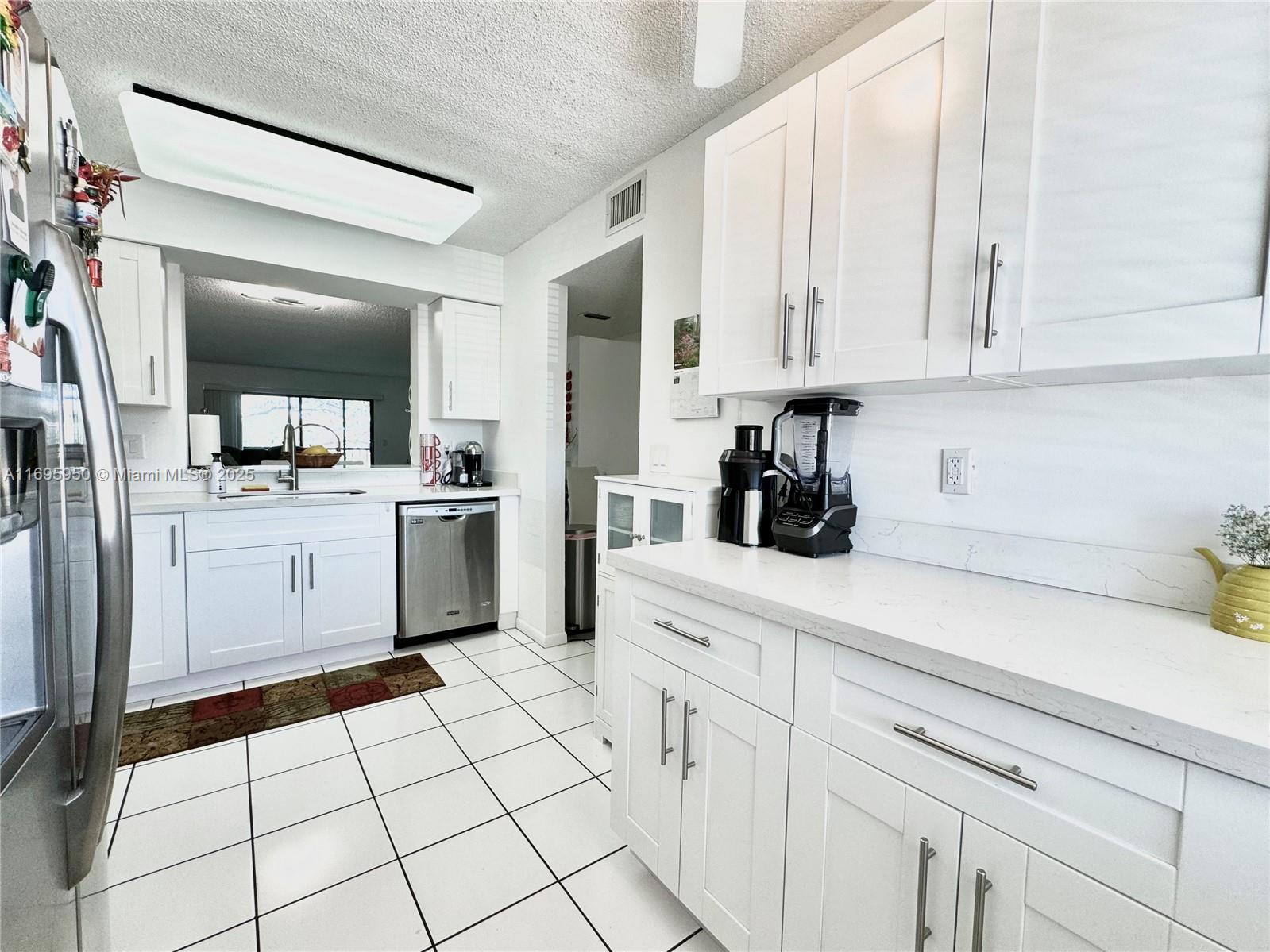 HUNTINGTON POINTE - Residential