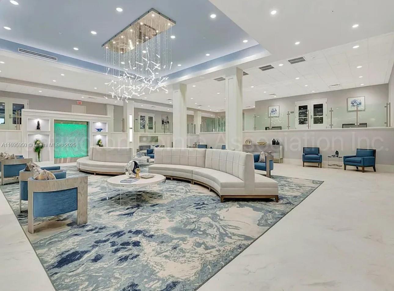 HUNTINGTON POINTE - Residential