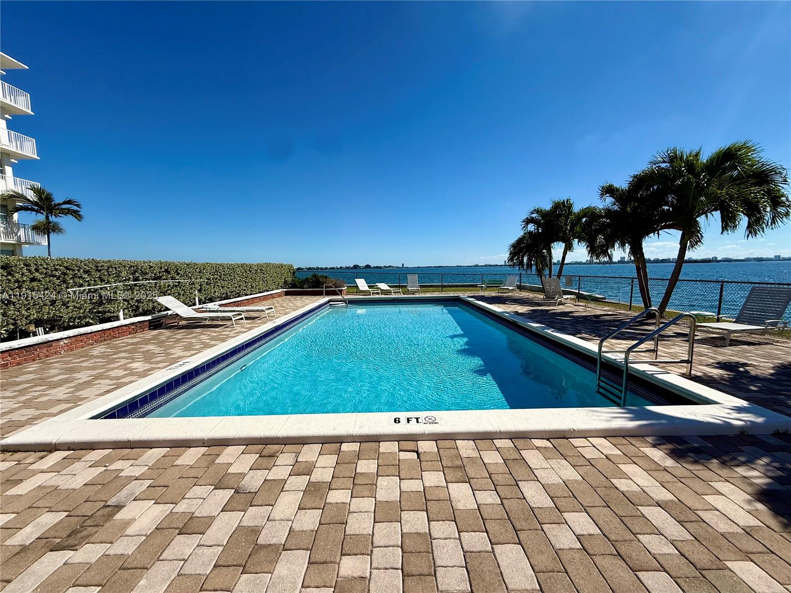 THE SHORES CONDO - Residential