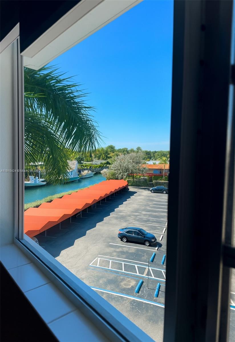 THE SHORES CONDO - Residential