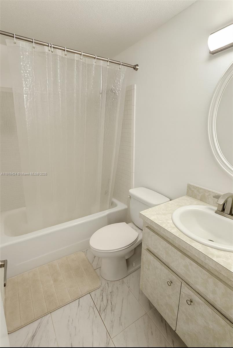 THE SHORES CONDO - Residential