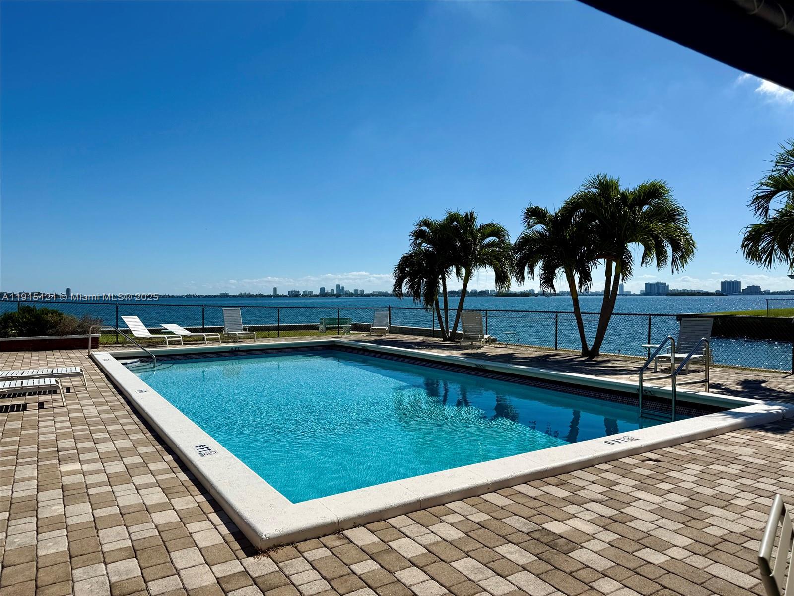 THE SHORES CONDO - Residential