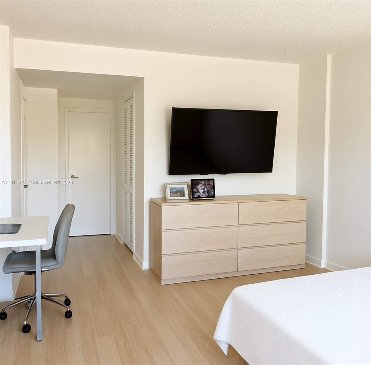 THE SHORES CONDO - Residential