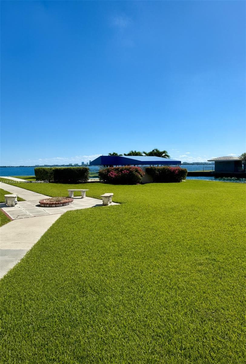 THE SHORES CONDO - Residential