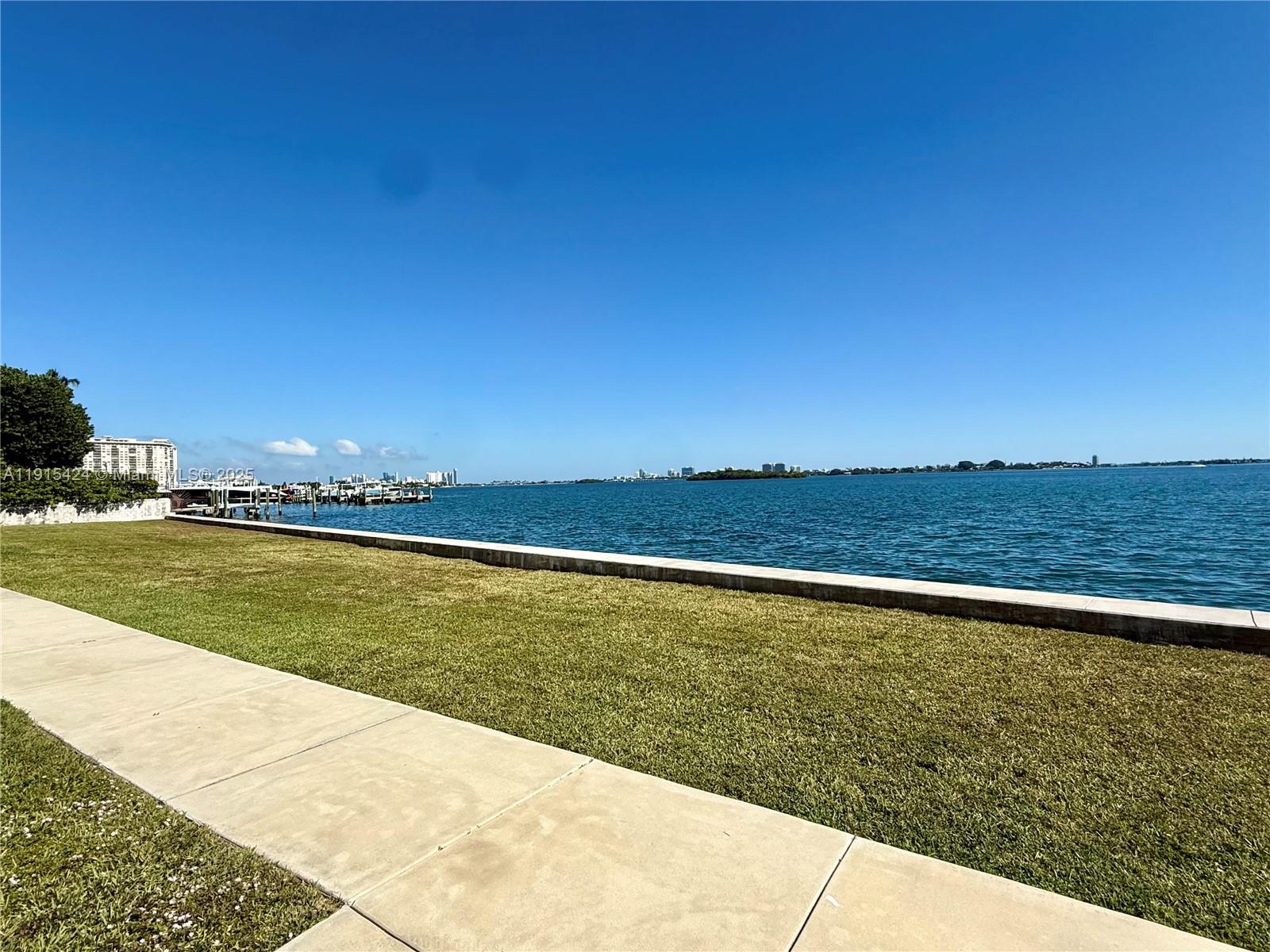 THE SHORES CONDO - Residential