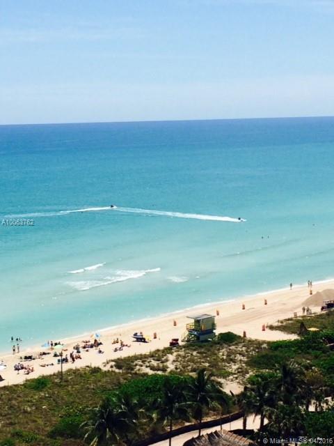 Spectacular ocean views from this bright & spacious 1 bedroom/2baths PH Unit in desirable La Costa on Millionaire's Row. Open balcony overlooking beach!. Washer/Dryer inside unit. This beachfront building has 24/7 security, front desk, valet parking, gym & party room.
Very easy to show. Available now.