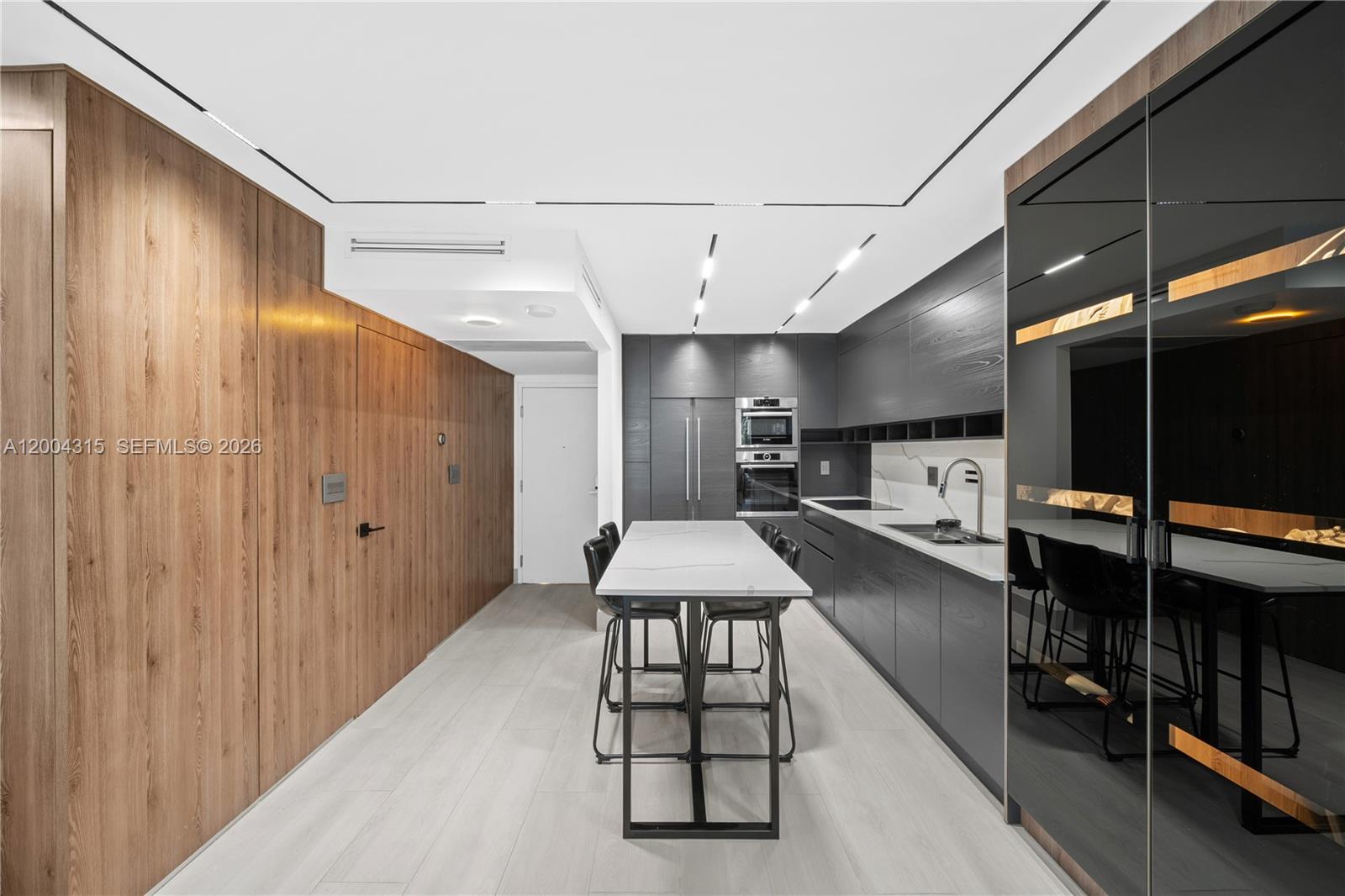 RONEY PALACE CONDO - Residential