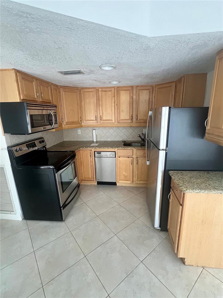 Bright and spacious 1 bedroom apartment located steps away from restaurants, grocery shops and anything you need! 1 Assigned Parking & FAST APPROVAL!