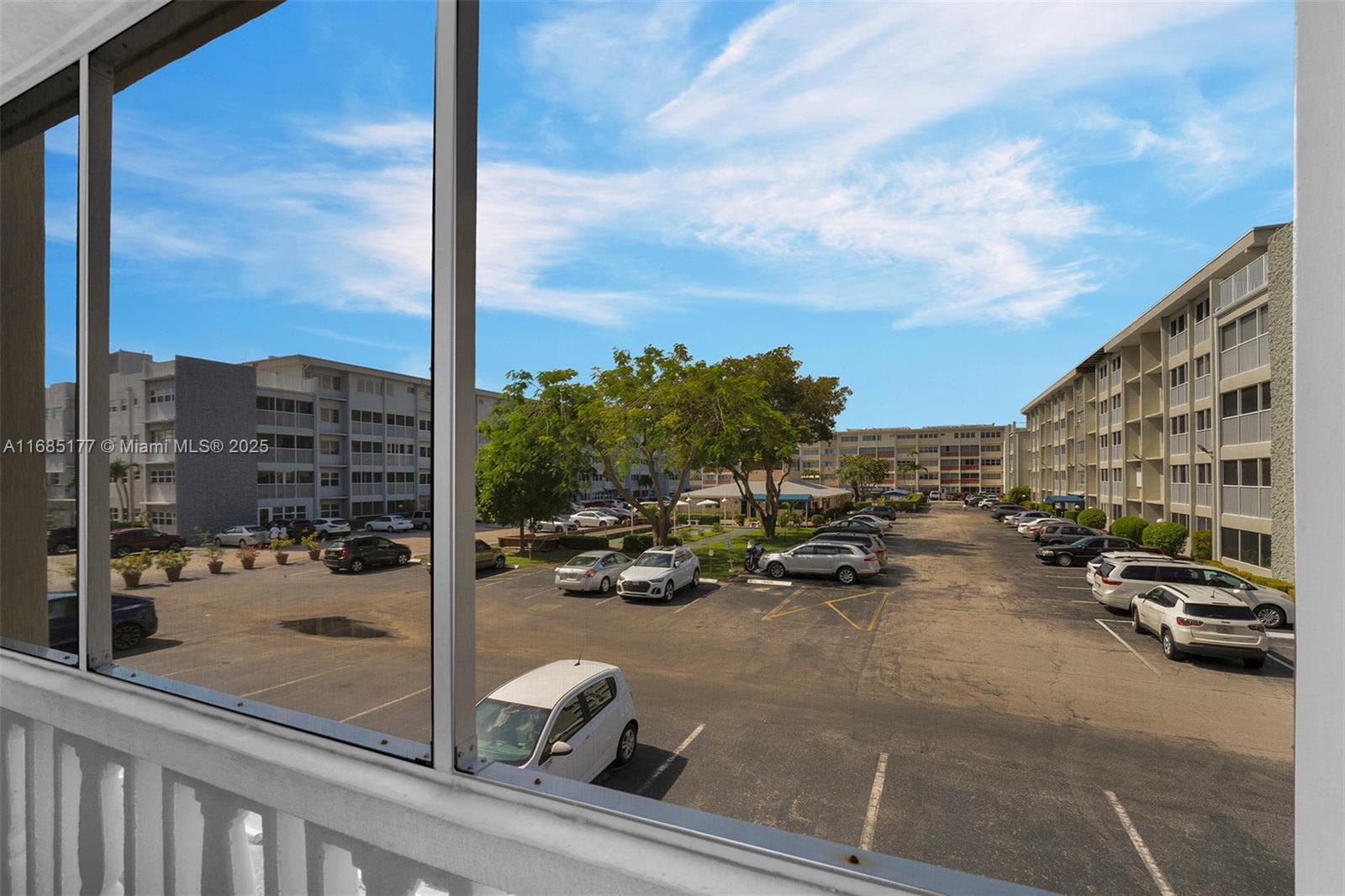 FOURTH GULFSTREAM GARDEN - Residential