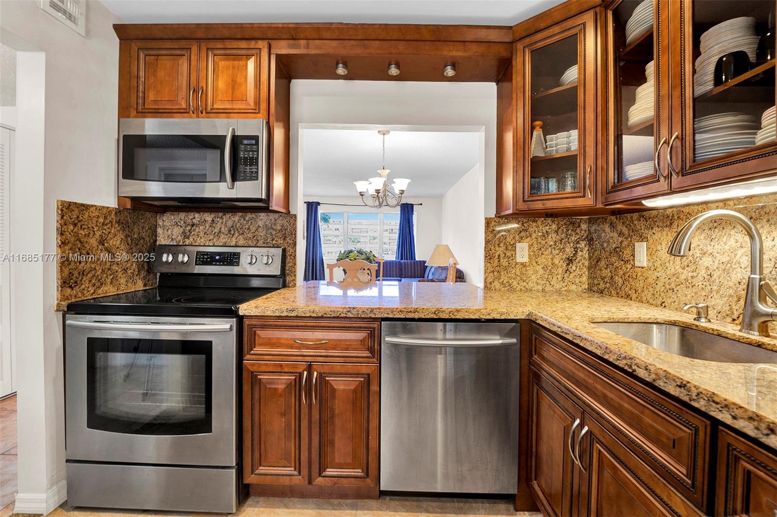 FOURTH GULFSTREAM GARDEN - Residential