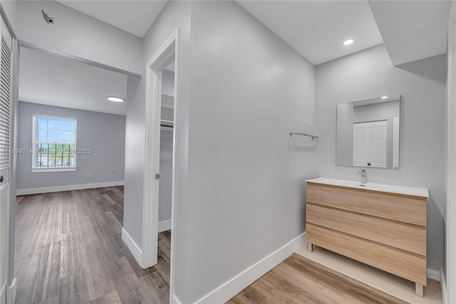 NEW LAND GARDENS CONDO - Residential Lease