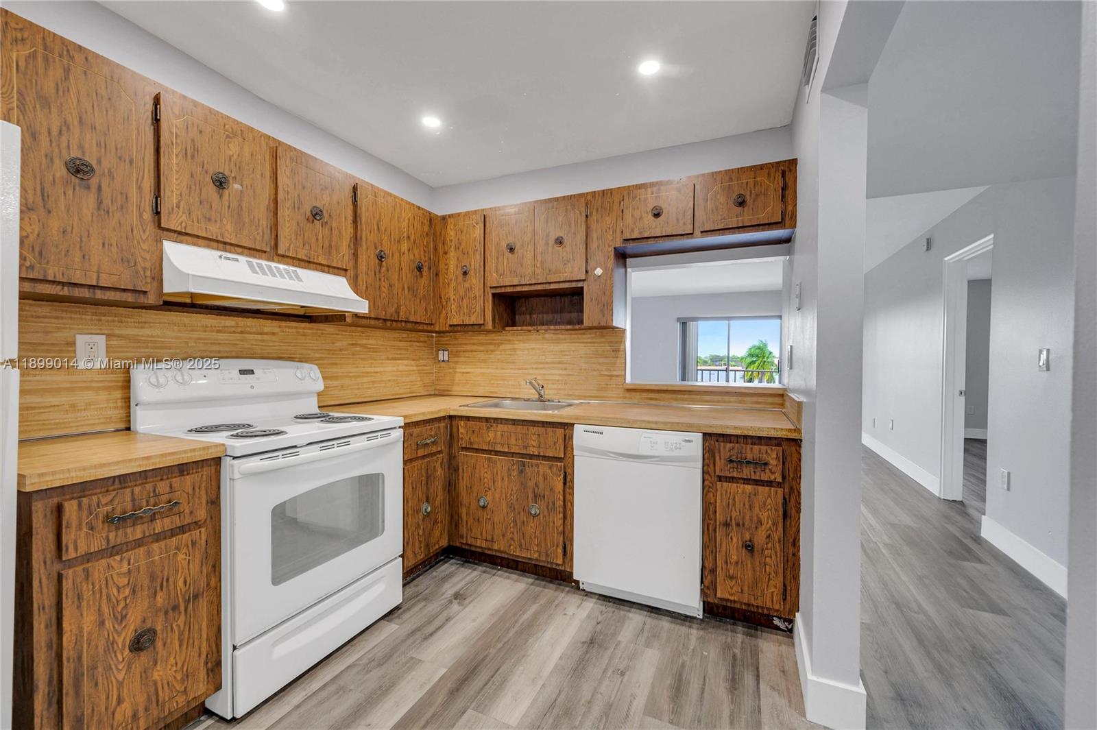 NEW LAND GARDENS CONDO - Residential Lease