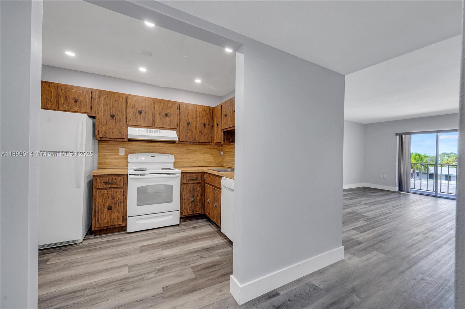 NEW LAND GARDENS CONDO - Residential Lease