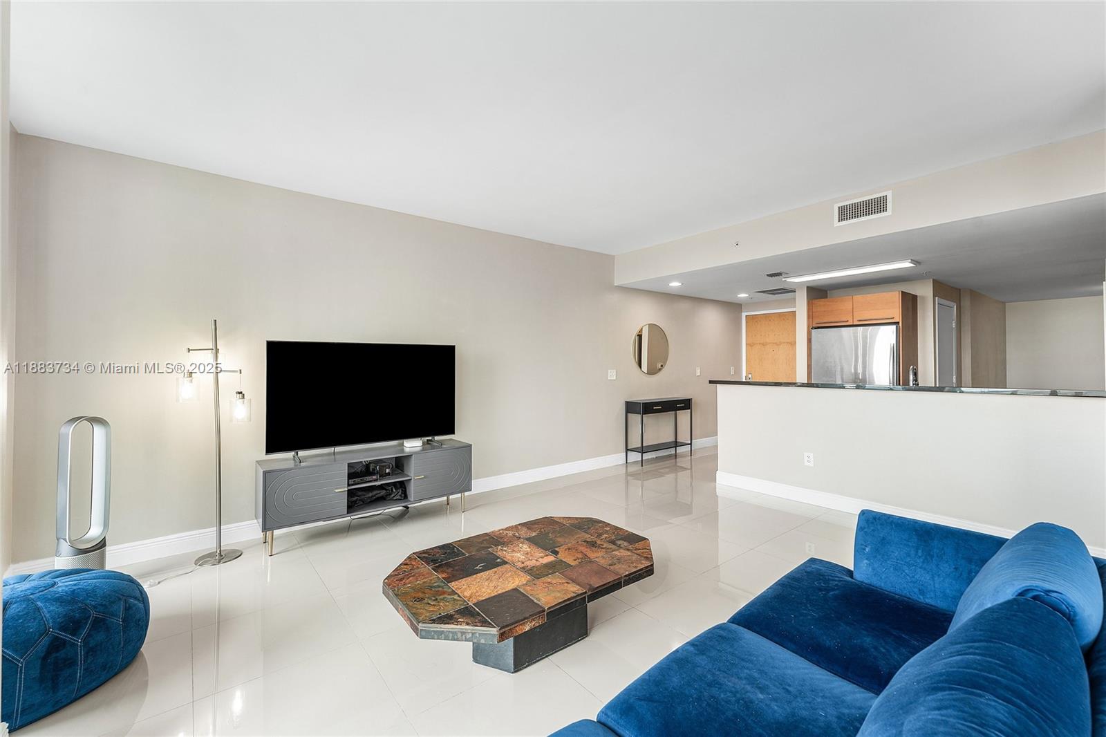 VIZCAYNE NORTH CONDO - Residential Lease