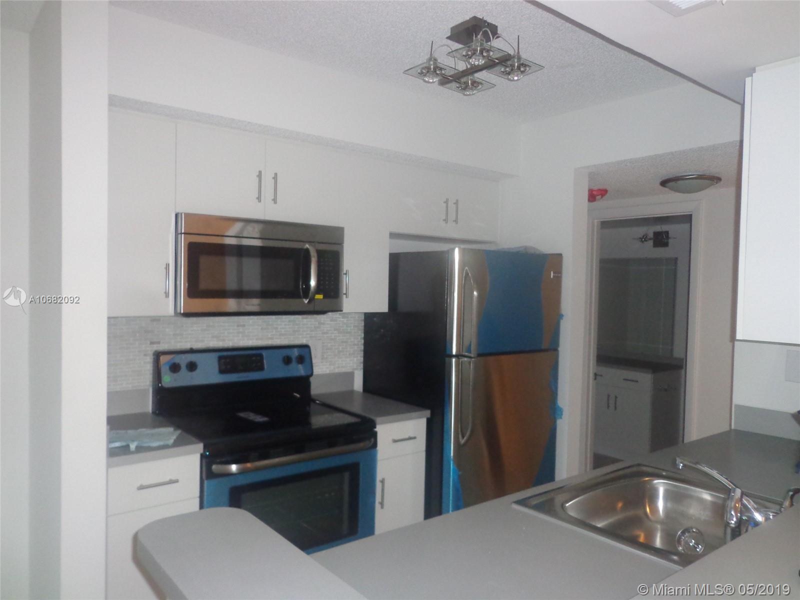 LEXINGTON ON THE GREEN CO - Residential Lease