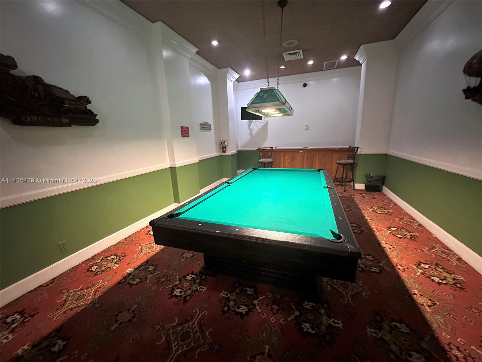 HALLMARK OF HOLLYWOOD CON - Residential