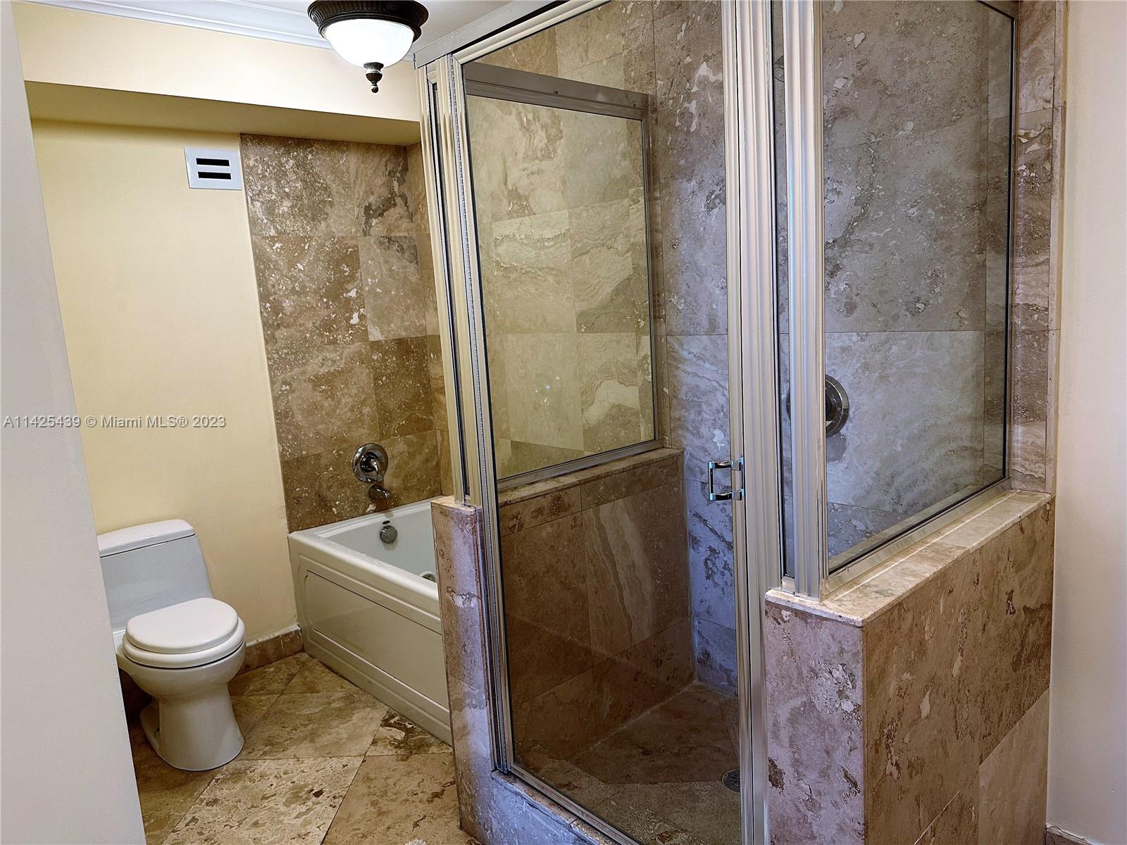 HALLMARK OF HOLLYWOOD CON - Residential