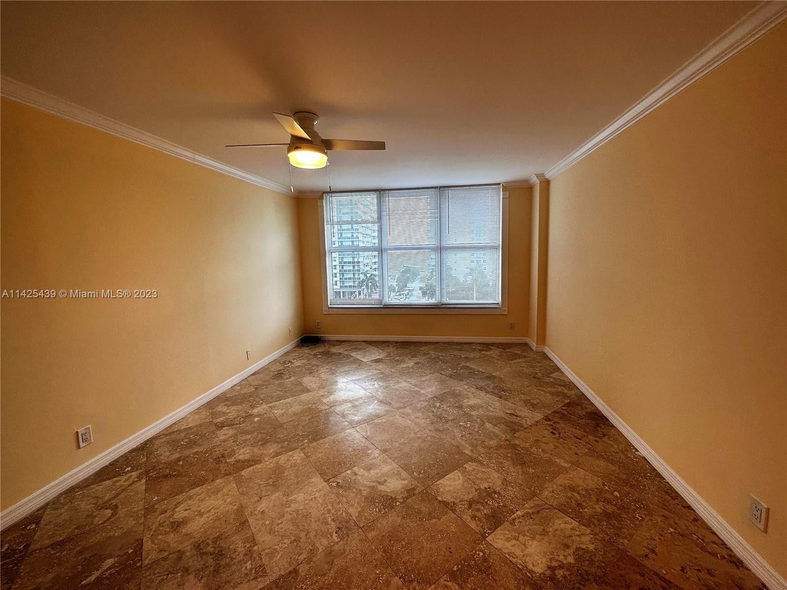 HALLMARK OF HOLLYWOOD CON - Residential