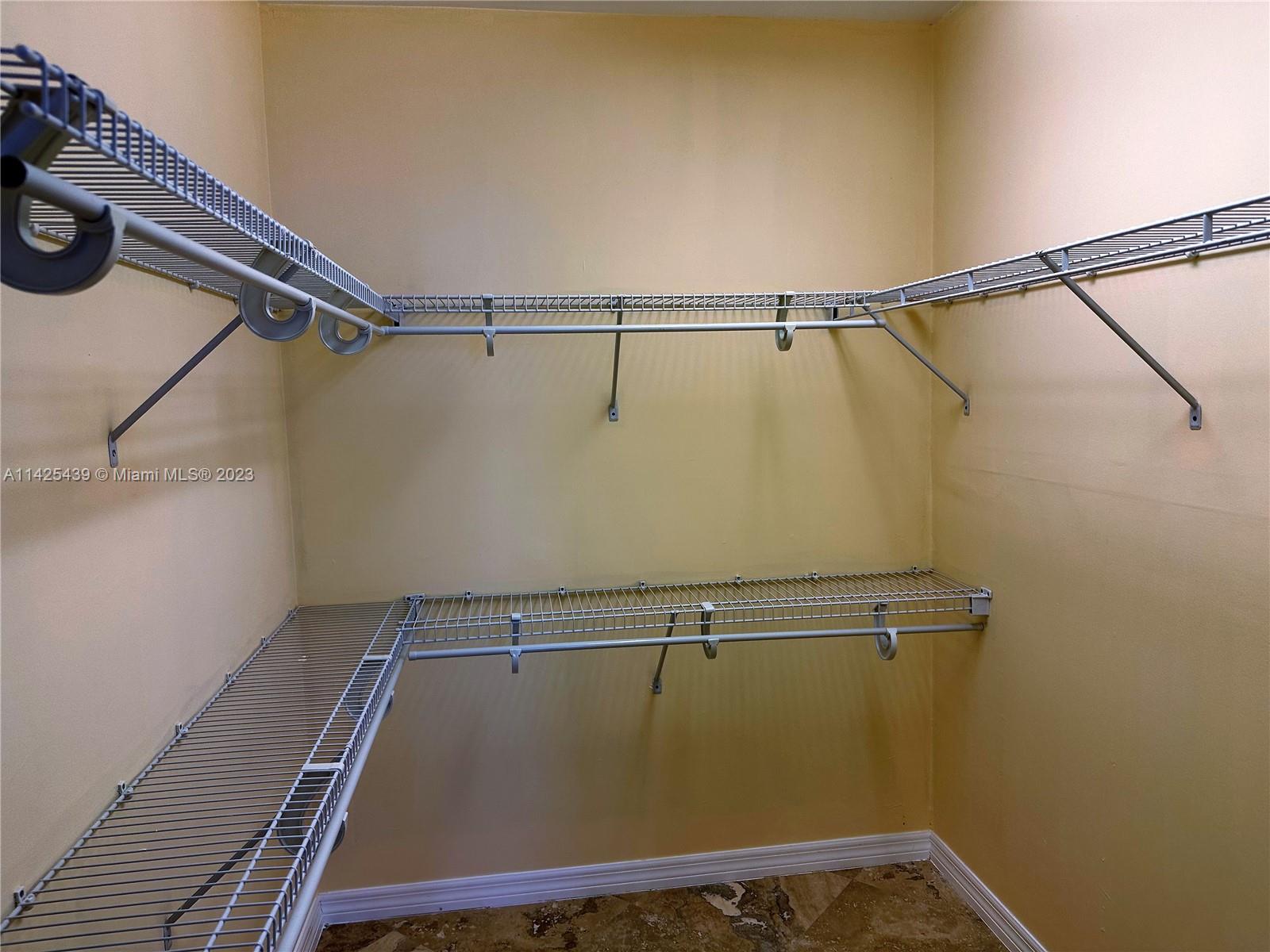 HALLMARK OF HOLLYWOOD CON - Residential