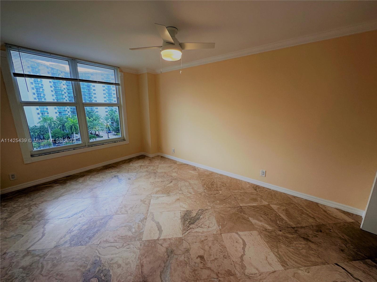 HALLMARK OF HOLLYWOOD CON - Residential