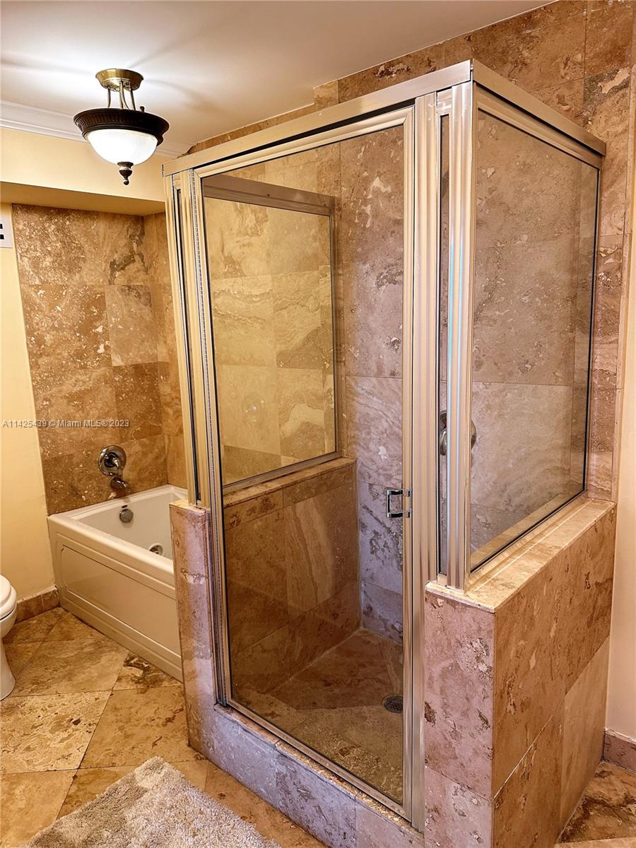 HALLMARK OF HOLLYWOOD CON - Residential