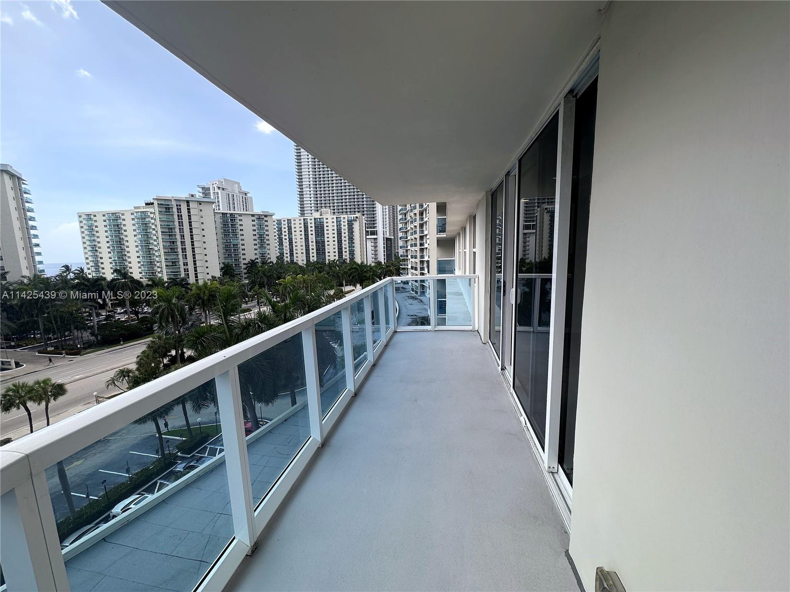 HALLMARK OF HOLLYWOOD CON - Residential