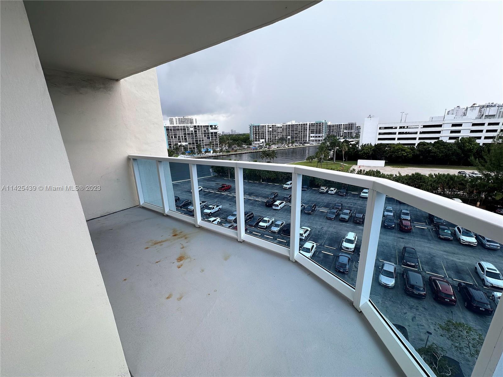 HALLMARK OF HOLLYWOOD CON - Residential