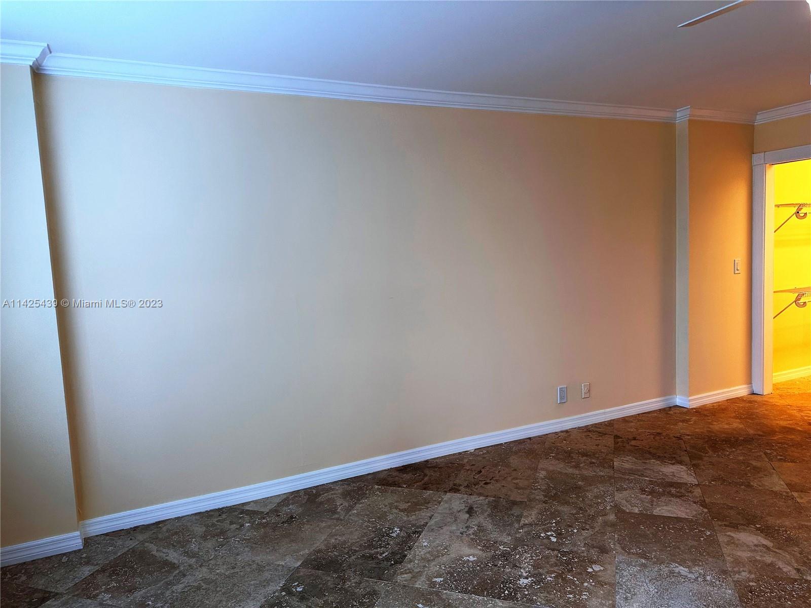 HALLMARK OF HOLLYWOOD CON - Residential