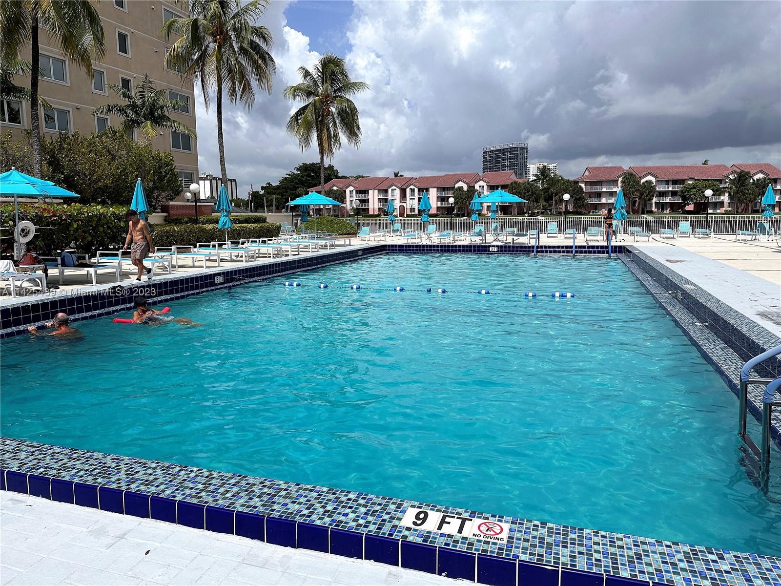 HALLMARK OF HOLLYWOOD CON - Residential