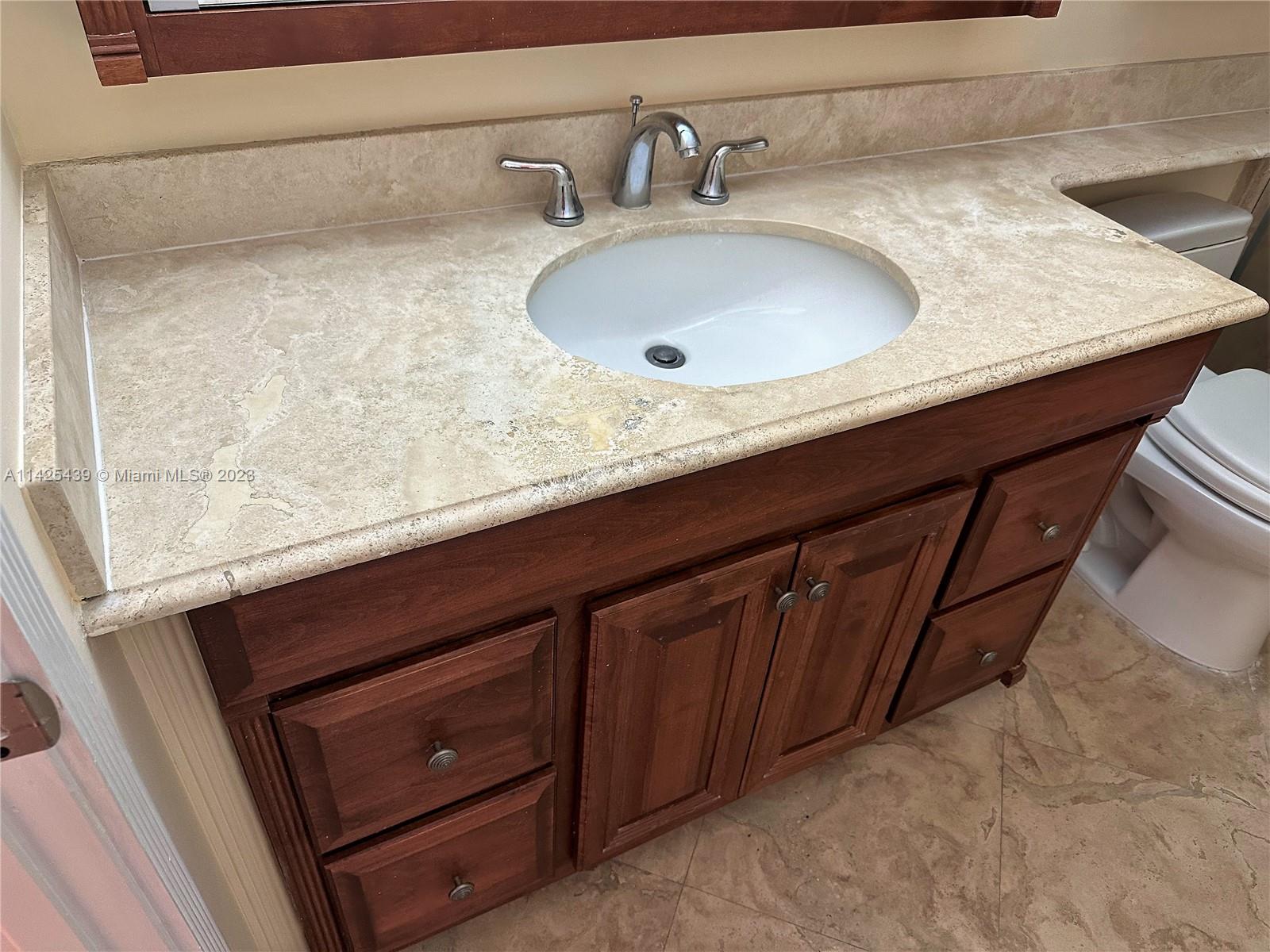 HALLMARK OF HOLLYWOOD CON - Residential