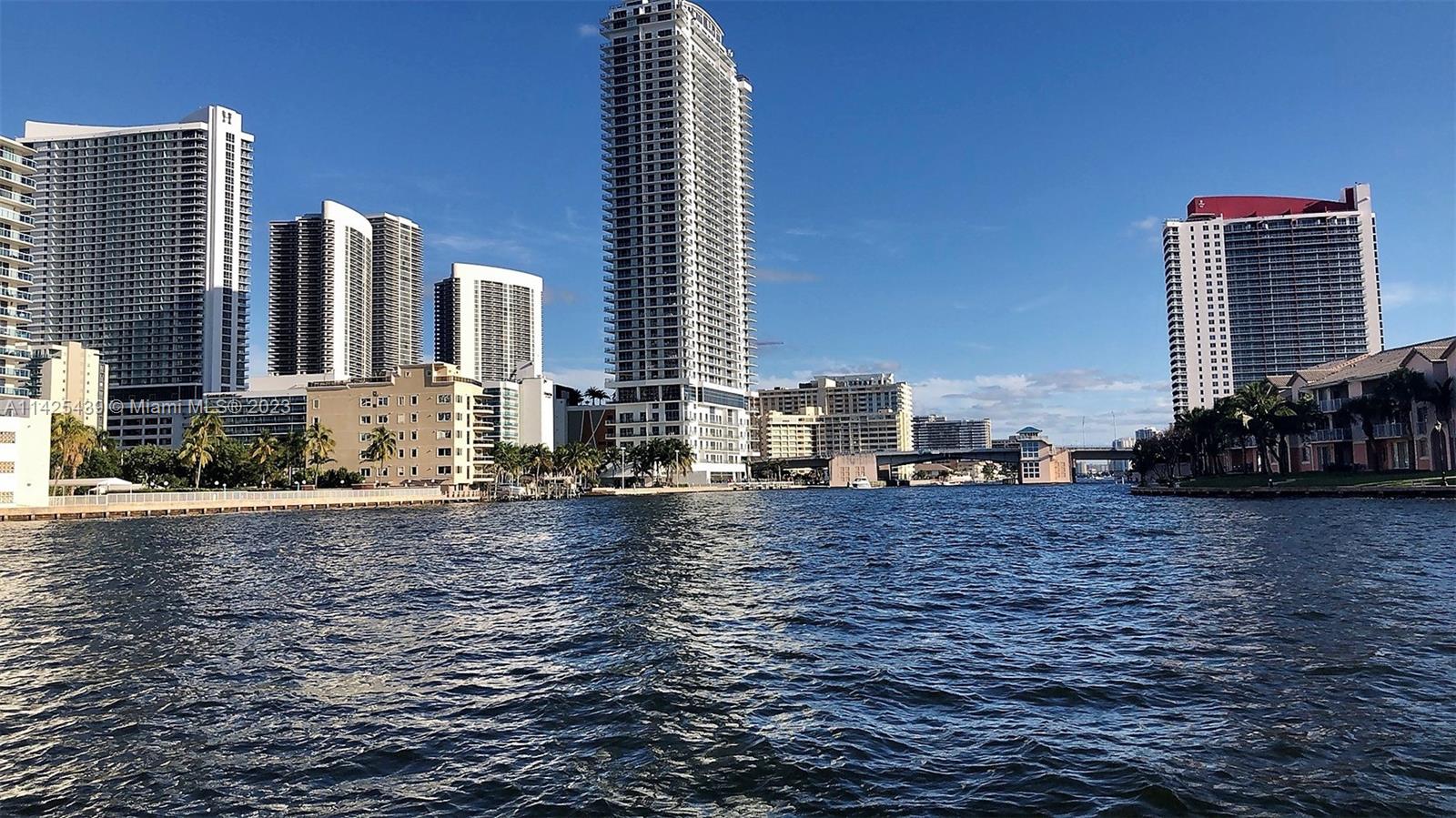 HALLMARK OF HOLLYWOOD CON - Residential