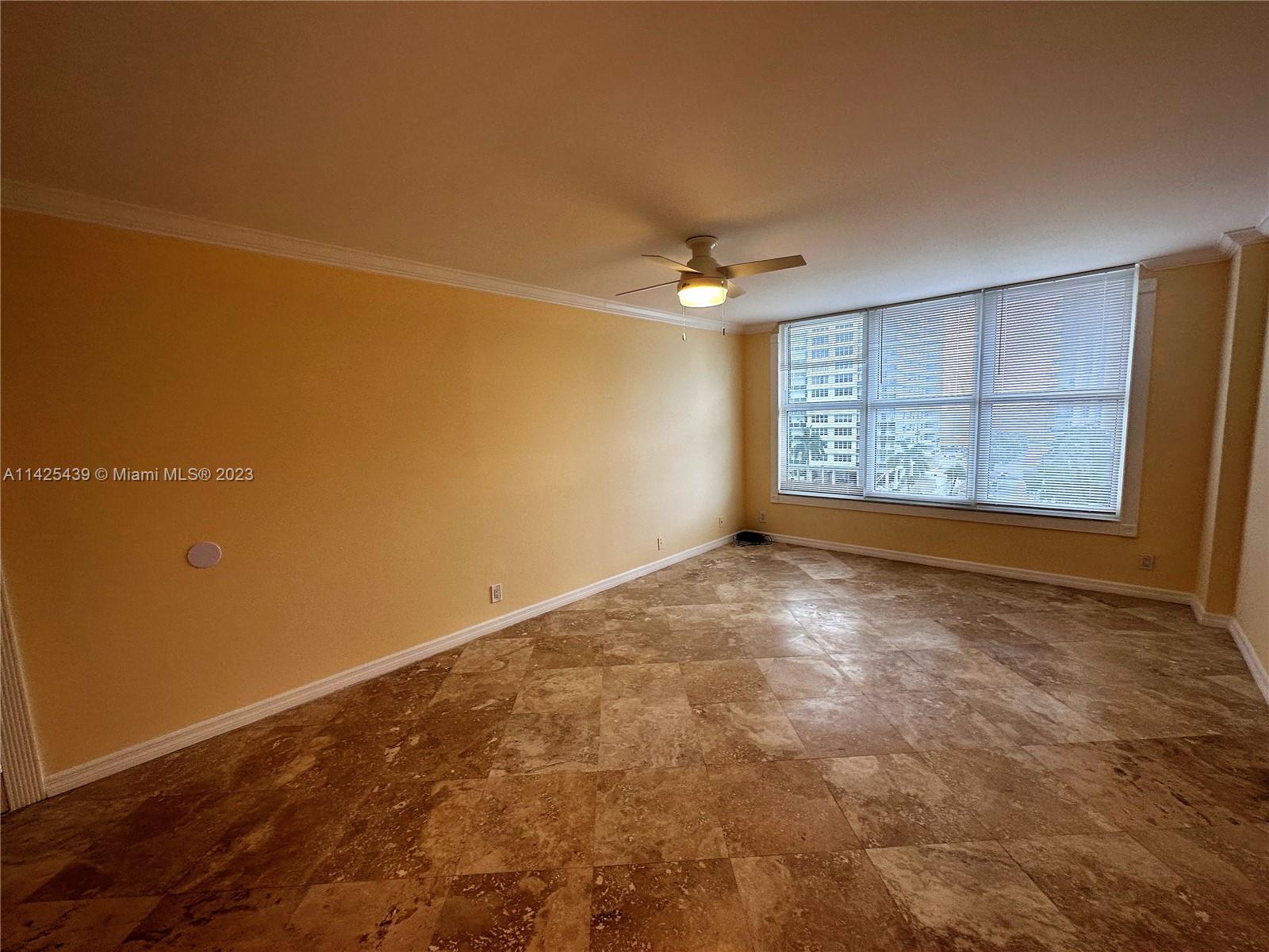 HALLMARK OF HOLLYWOOD CON - Residential