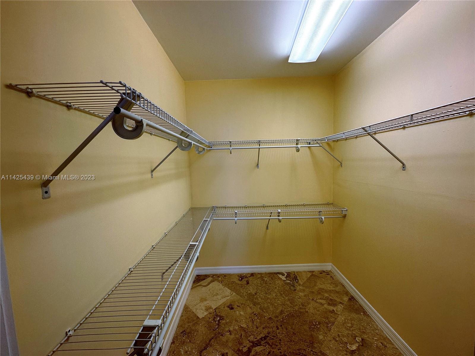 HALLMARK OF HOLLYWOOD CON - Residential