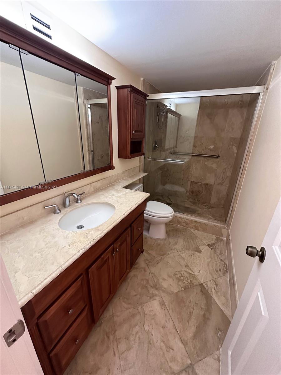 HALLMARK OF HOLLYWOOD CON - Residential