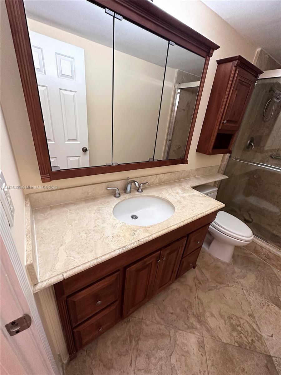 HALLMARK OF HOLLYWOOD CON - Residential