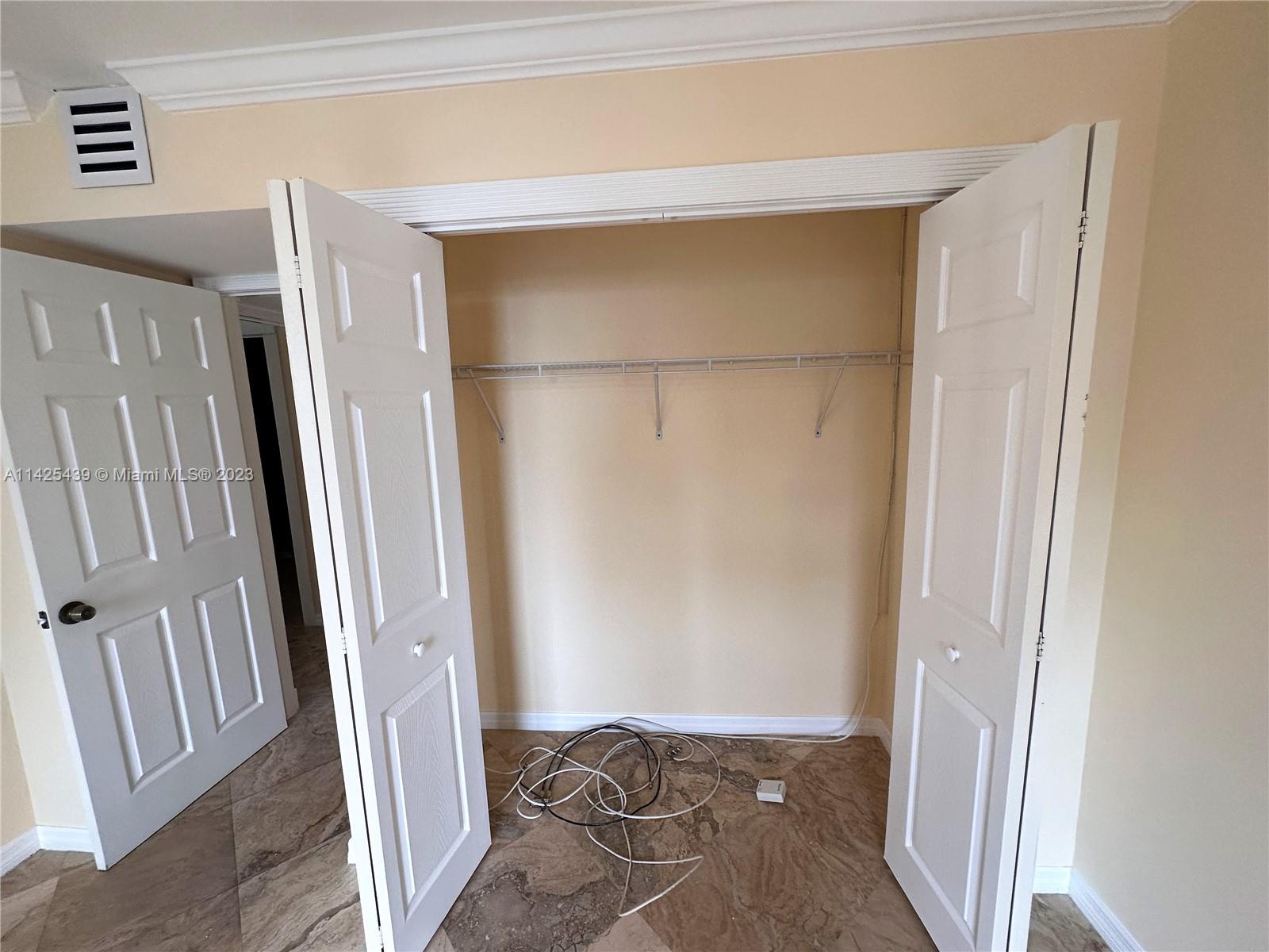 HALLMARK OF HOLLYWOOD CON - Residential