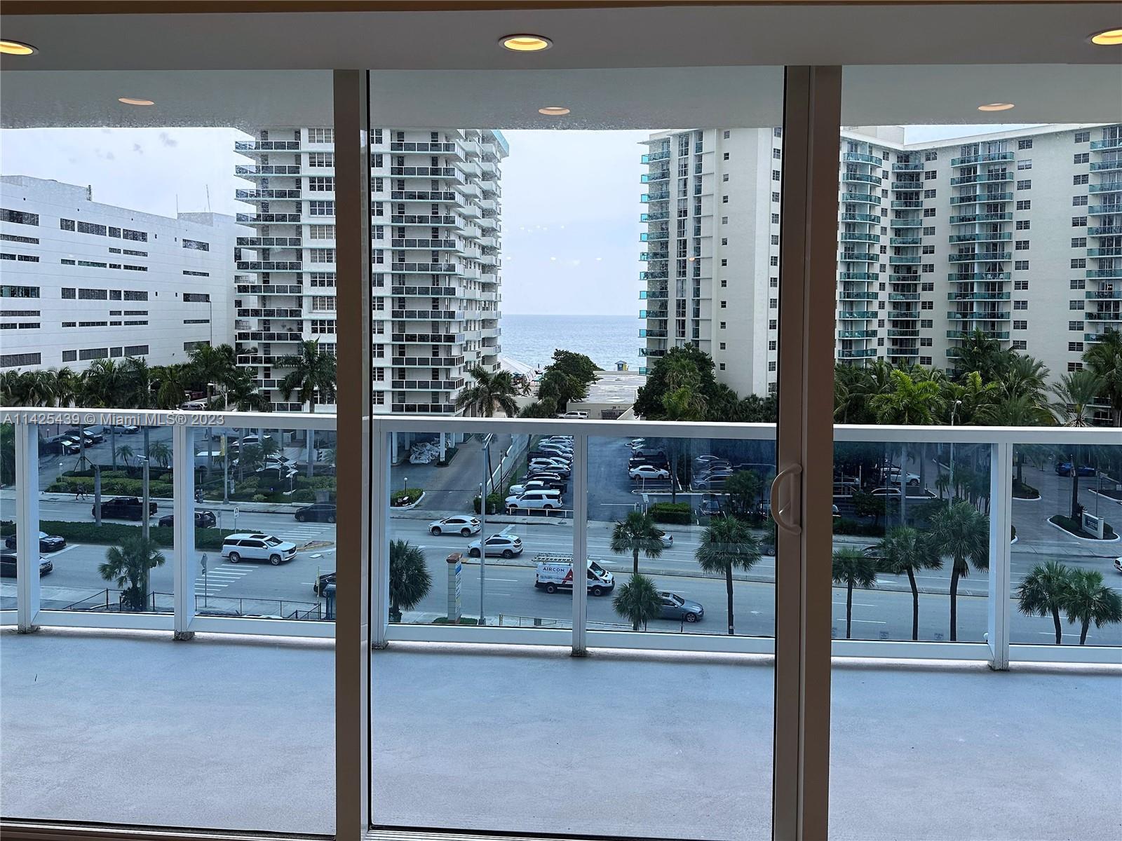 HALLMARK OF HOLLYWOOD CON - Residential