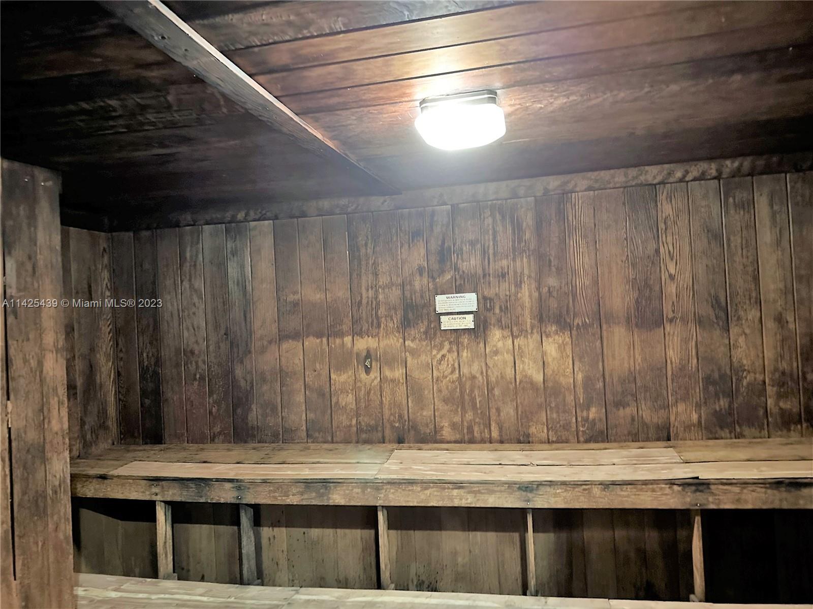 HALLMARK OF HOLLYWOOD CON - Residential