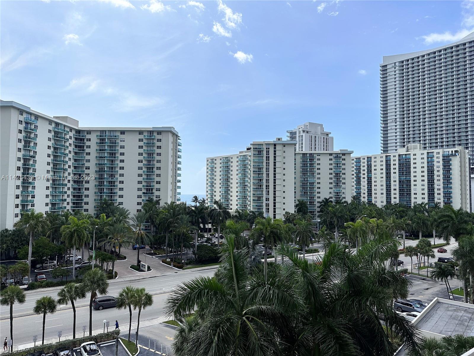 HALLMARK OF HOLLYWOOD CON - Residential