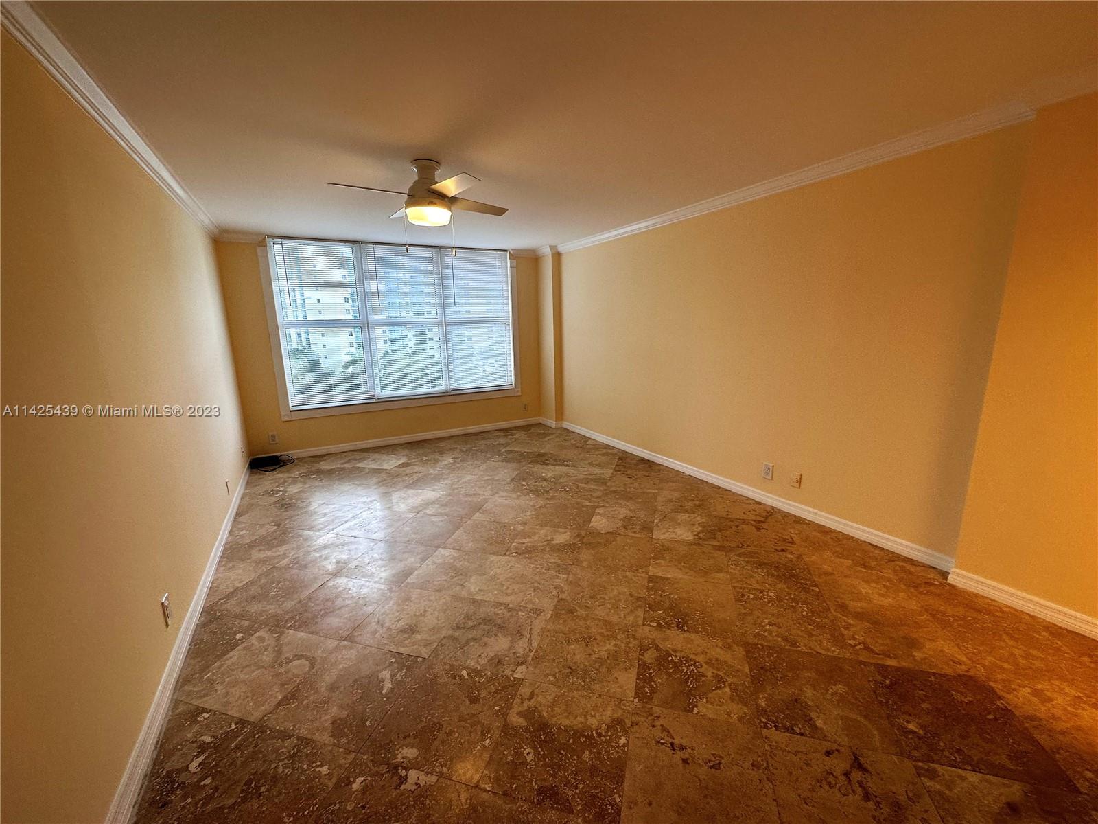 HALLMARK OF HOLLYWOOD CON - Residential