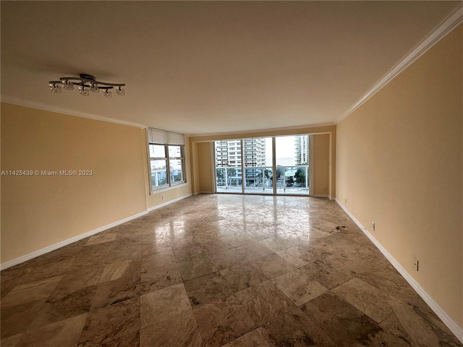 HALLMARK OF HOLLYWOOD CON - Residential