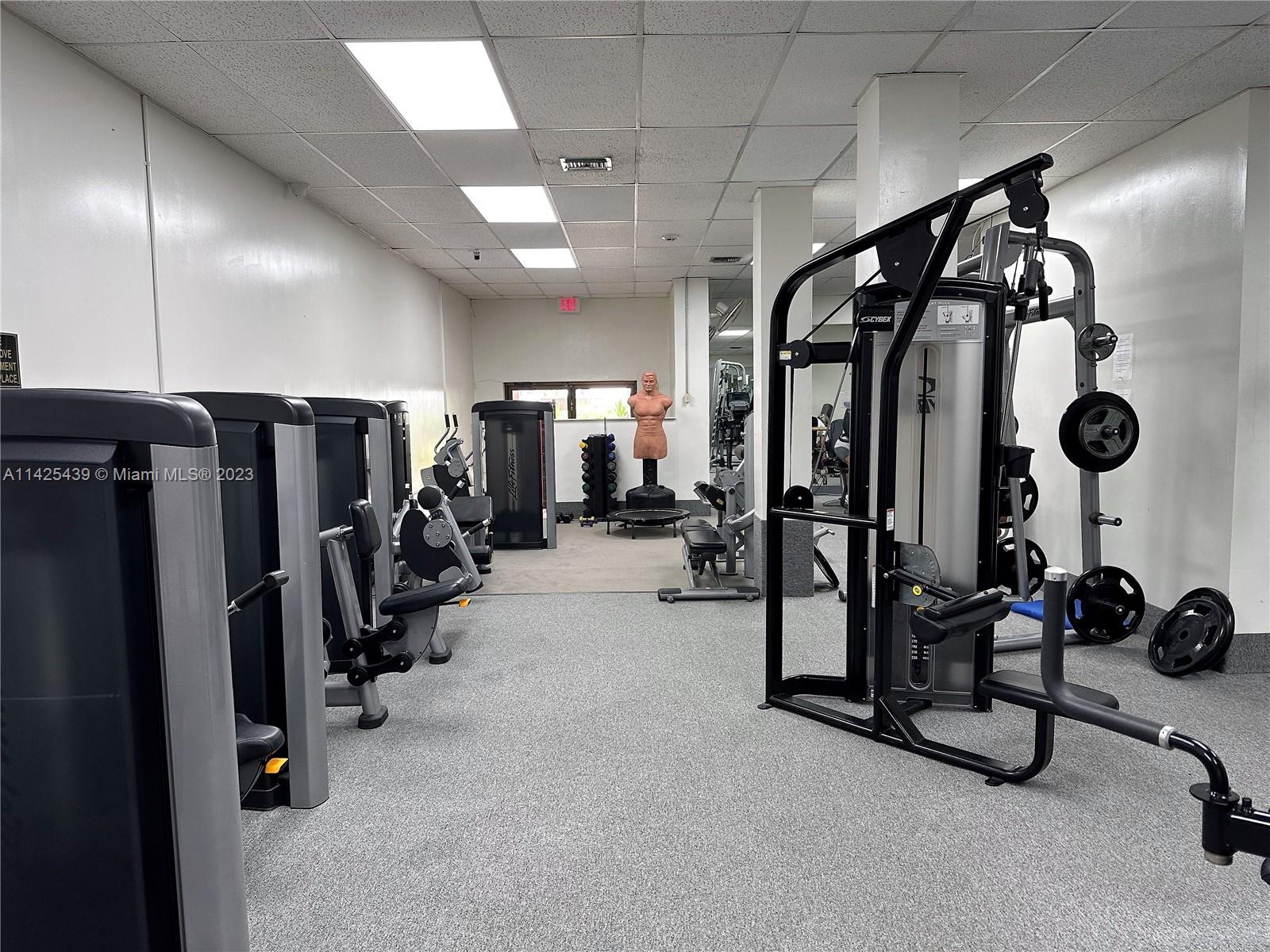 HALLMARK OF HOLLYWOOD CON - Residential